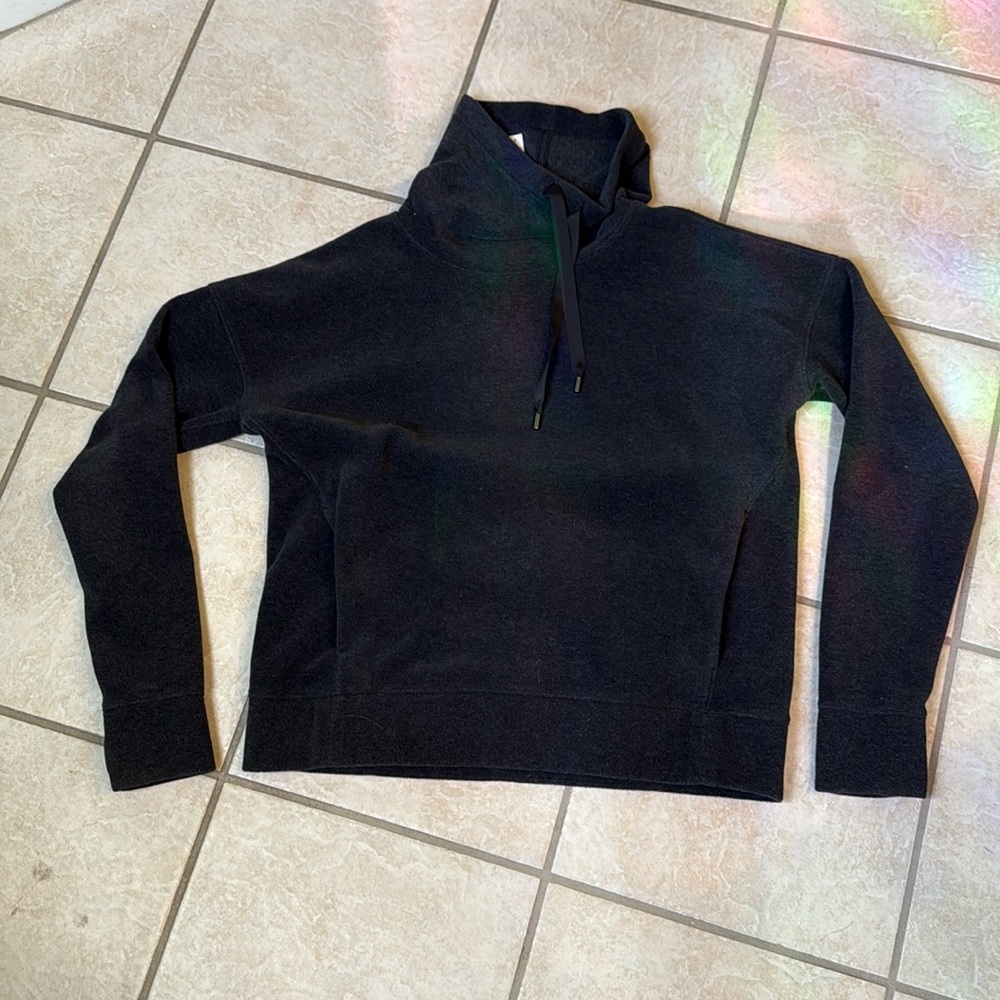 Lululemon fleece cowel neck sweatshirt. Excellent condition size 8